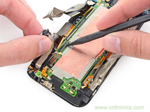 牛人強(qiáng)拆！新HTC One(M8)真機(jī)精密做工難修理