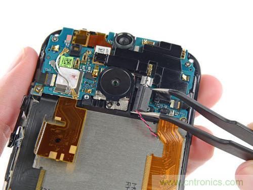 牛人強(qiáng)拆！新HTC One(M8)真機(jī)精密做工難修理