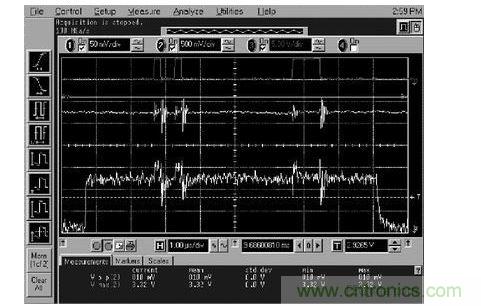 在此示波器照片中，最上面的波形取自JP1(到數(shù)字電位器的數(shù)字碼)，第二個波形取自JP5(相鄰模擬走線上的噪聲)，最下面的波形取自TP10(16位D/A轉(zhuǎn)換器輸出端的噪聲)。